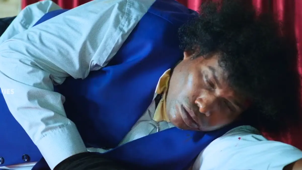 Jora Kaiya Thattunga movie scene: Yogi Babu lying injured on floor with bloodied face, intense drama thriller moment
